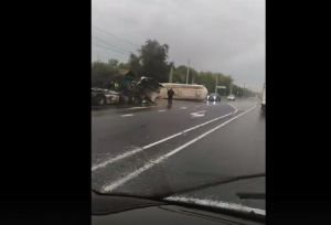 В Кузнецком районе искорежило легковушку и помяло фуру: есть погибший