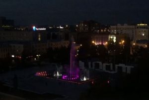 «Огонь, конечно». Опубликовано новое видео работающего вечером в Пензе фонтана