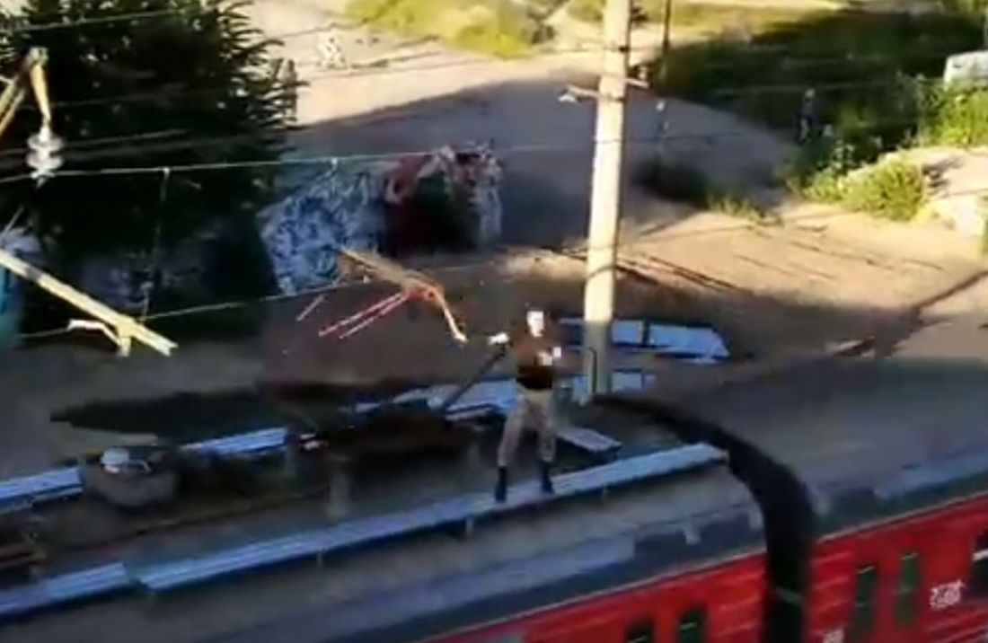 В Пензе зацепер прокатился на поезде, держась рукой за токоприемник