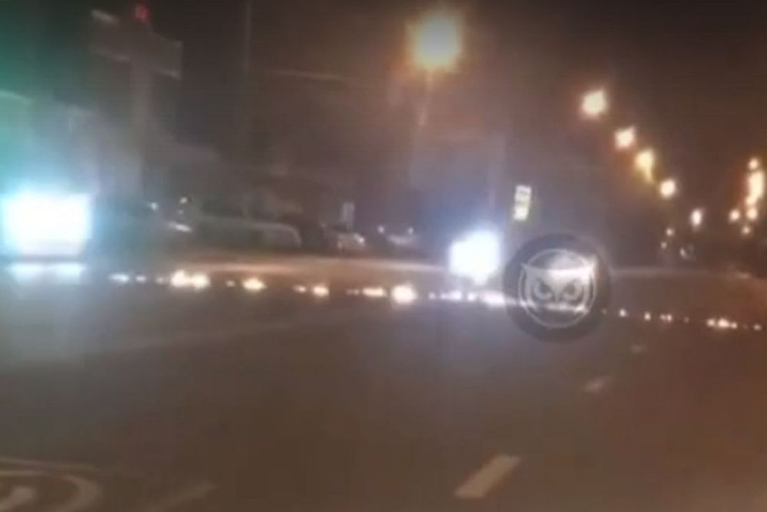 Около филармонии в Пензе автомобилист увидел на дороге горящую полосу