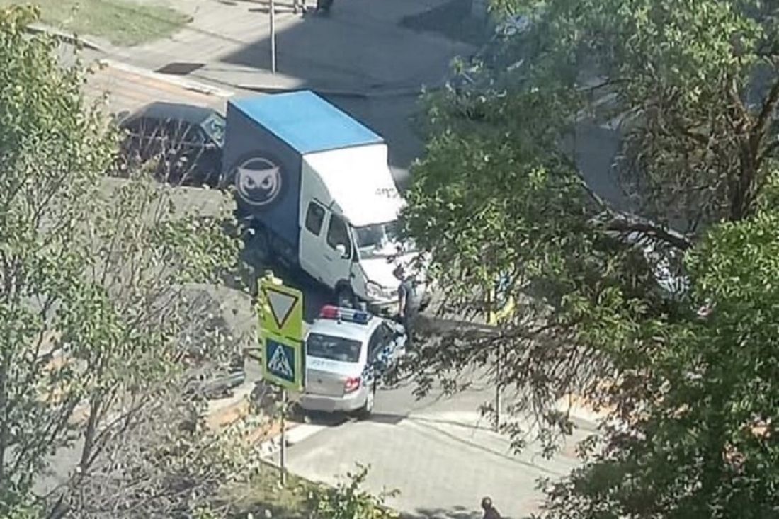 «Как?!» Очевидец сообщил о тройной аварии в Пензе