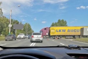 В Пензе попавшая в ДТП фура перегородила проезд транспорту