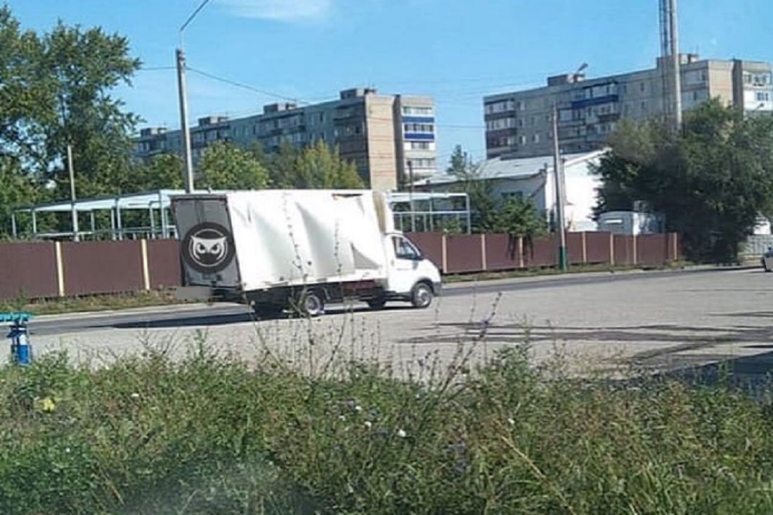 В Пензе у неуместившейся под мостом «ГАЗели» смяло кузов