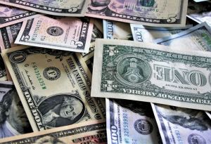 Курс доллара на московской бирже резко вырос