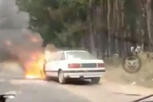 В Пензе сняли на видео полыхающую иномарку