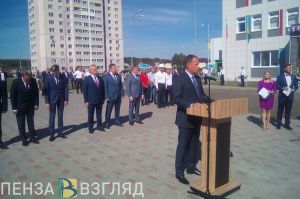 Полпред президента Комаров побывал на открытии новой школы в Пензе