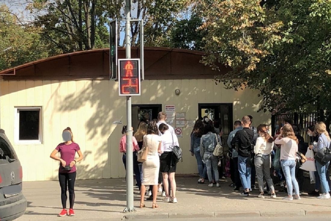 Пензенского студента возмутила очередь на проходной в университет