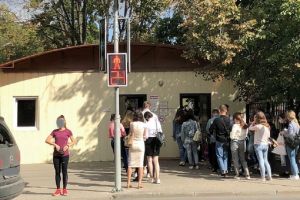 Пензенского студента возмутила очередь на проходной в университет