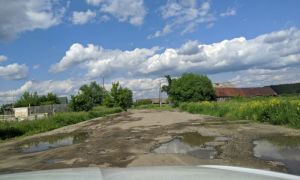 Кузнечане переживают, что на ухабах перевернется школьный автобус