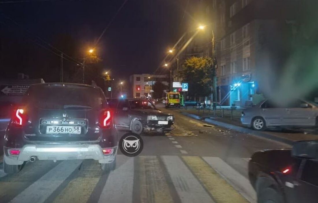 Опубликован момент серьезной аварии на улице Свердлова в Пензе