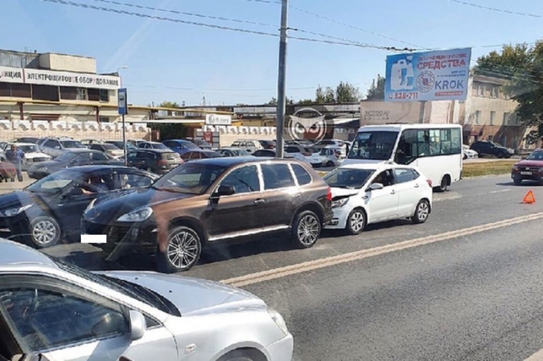 Из-за аварии у завода «Пензмаш» образовалась пробка