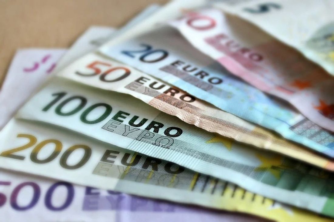 Впервые за четыре года евро стал стоить больше 90 рублей