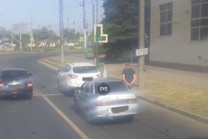Столкнувшиеся машины затруднили движение в Пензе