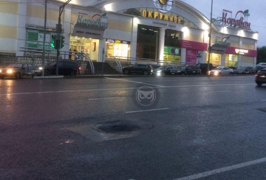 На Окружной улице Пензы вновь разрастается большая дорожная яма