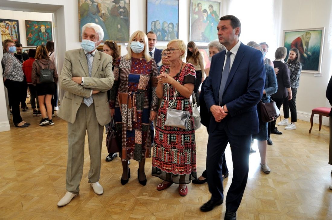 В Пензе открылась выставка картин Натальи Сюзевой «Девичьи игры»