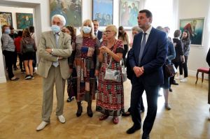 В Пензе открылась выставка картин Натальи Сюзевой «Девичьи игры»