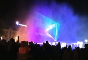 В Пензе сняли на видео впечатляющее лазерное шоу на Фонтанной площади