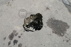 В центре Пензы возле остановки провалился асфальт