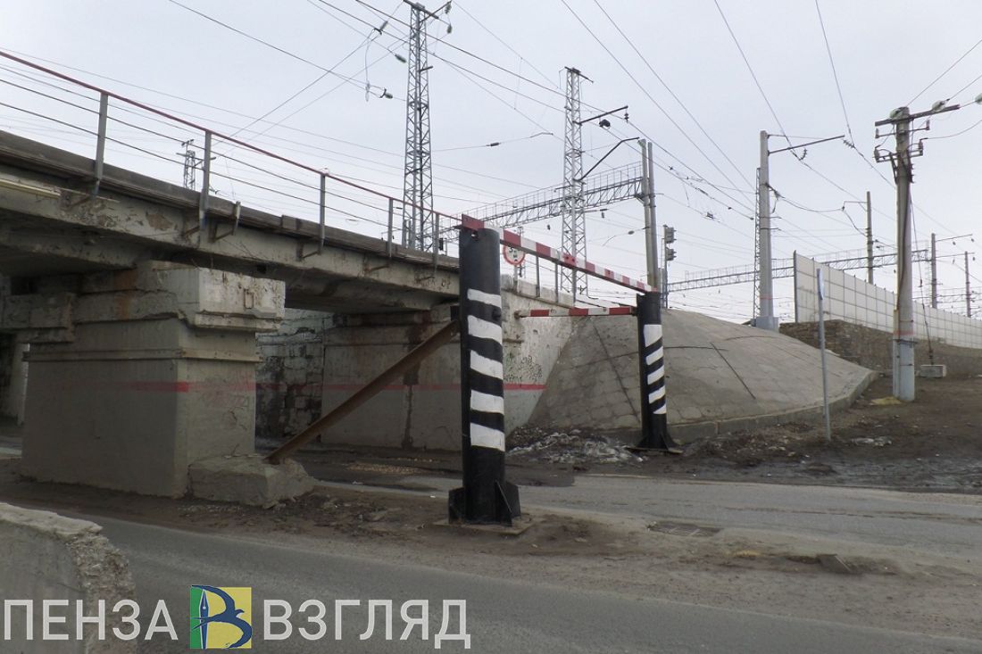 Под железнодорожным переездом в центре Пензы застряла очередная фура
