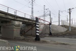 Под железнодорожным переездом в центре Пензы застряла очередная фура