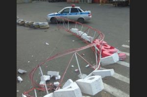 В Кузнецке «УАЗ» на полном ходу протаранил входную арку картинг-клуба