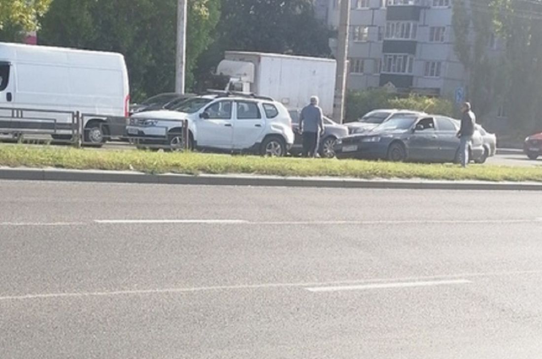 Столкнувшиеся в Пензе машины заблокировали одну полосу дороги