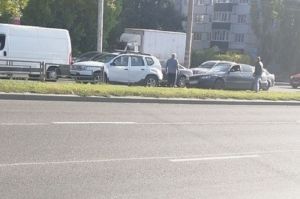 Столкнувшиеся в Пензе машины заблокировали одну полосу дороги