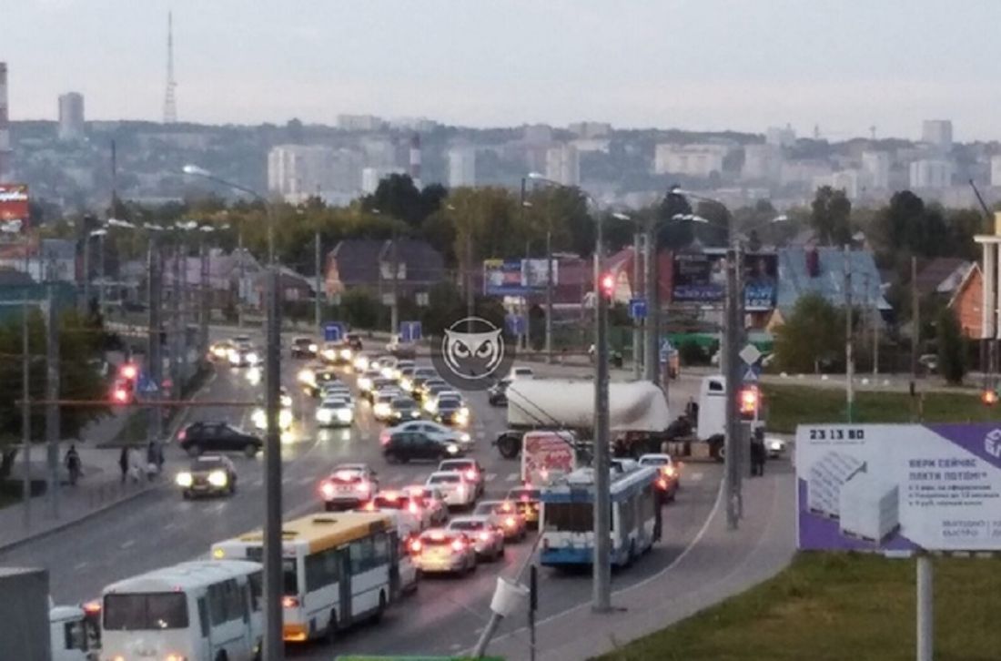 Из-за аварии в Терновке образовалась большая пробка