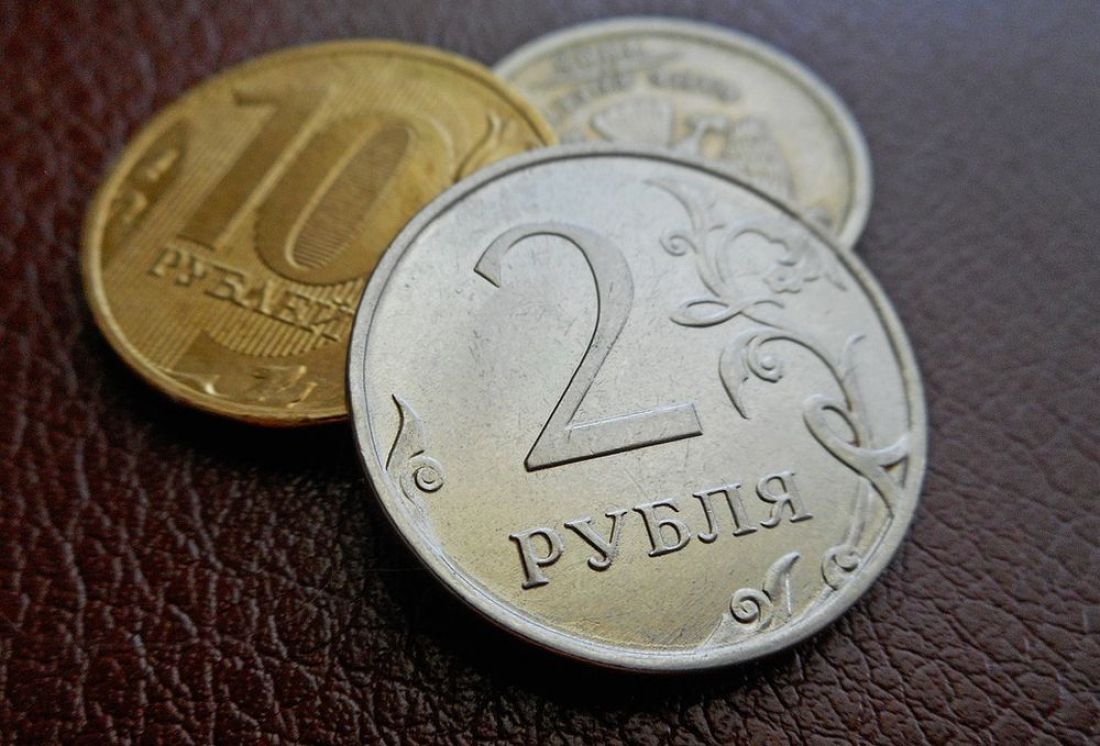 В ходе торгов на Московской бирже рухнул курс рубля