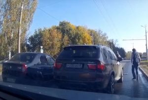 «Люди в шоке пребывали». В Пензе сняли момент массовой аварии на видео