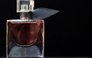 Новые правила: соцвыплаты на карту «Мир», маркировка для духов и запрет кальянов