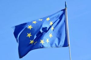Рубль ослабел по отношению к евро до уровня 2016 года