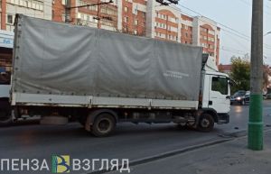 В Пензе на улице Калинина столкнулись маршрутка и большегруз