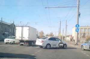В пензенском микрорайоне Терновка столкнулись два автомобиля