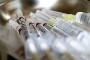 Названы противопоказания для применения новой вакцины от коронавируса