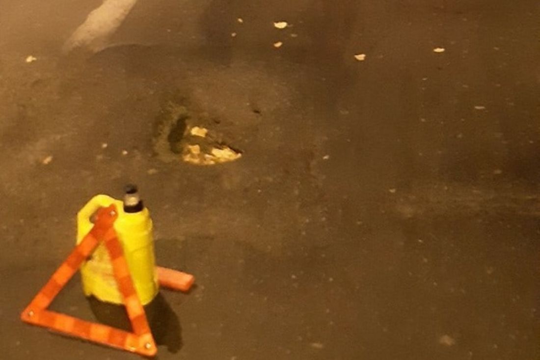 Образовавшаяся на дороге яма привела к поломке машины пензенца