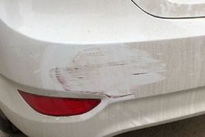 В Кузнецке водитель неизвестной машины повредил иномарку и уехал