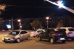 В ДТП у «Самолета» в Пензе легковушка получила сильные вмятины