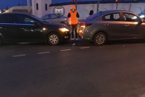 Последствия столкновения иномарок на центральной улице Пензы попали на фото