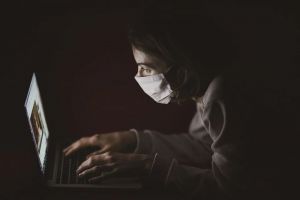 Роспотребнадзор назвал сроки обострения ситуации с коронавирусом