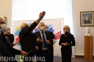 Как губернатор знакомился с пензенскими художниками и их работами. Фоторепортаж