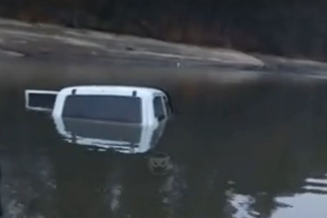 На водохранилище в Пензенской области затонул автомобиль. Видео