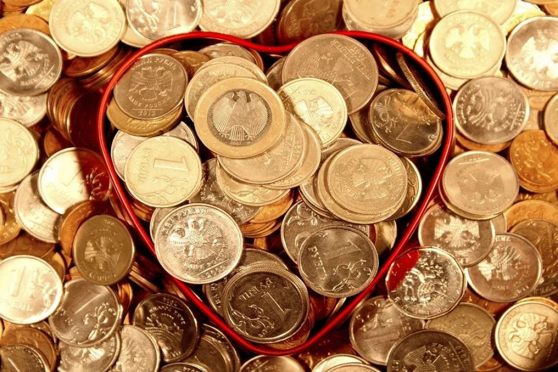 На валютной бирже курсы доллара и евро пошли в откат