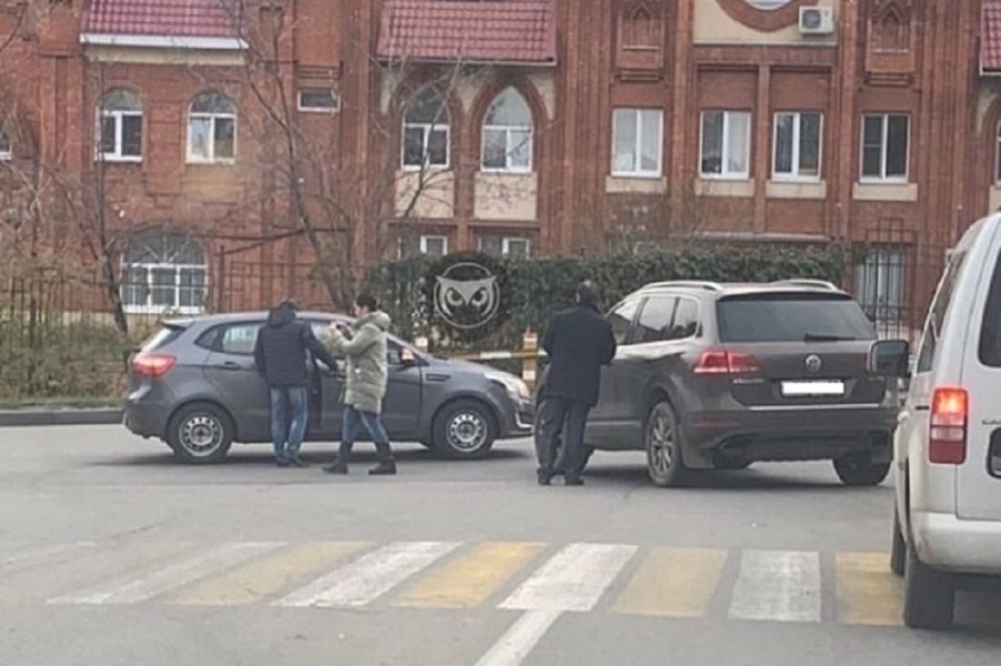 Две иномарки не поделили дорогу на Южной поляне в Пензе