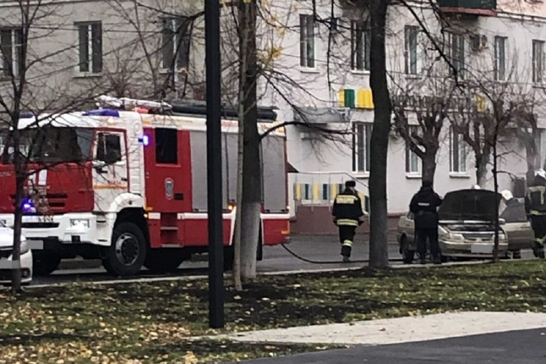 Очевидцы сообщают о загоревшейся в центре Пензы машине
