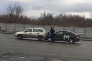 У пензенской иномарки после ДТП капот сложился «гармошкой»