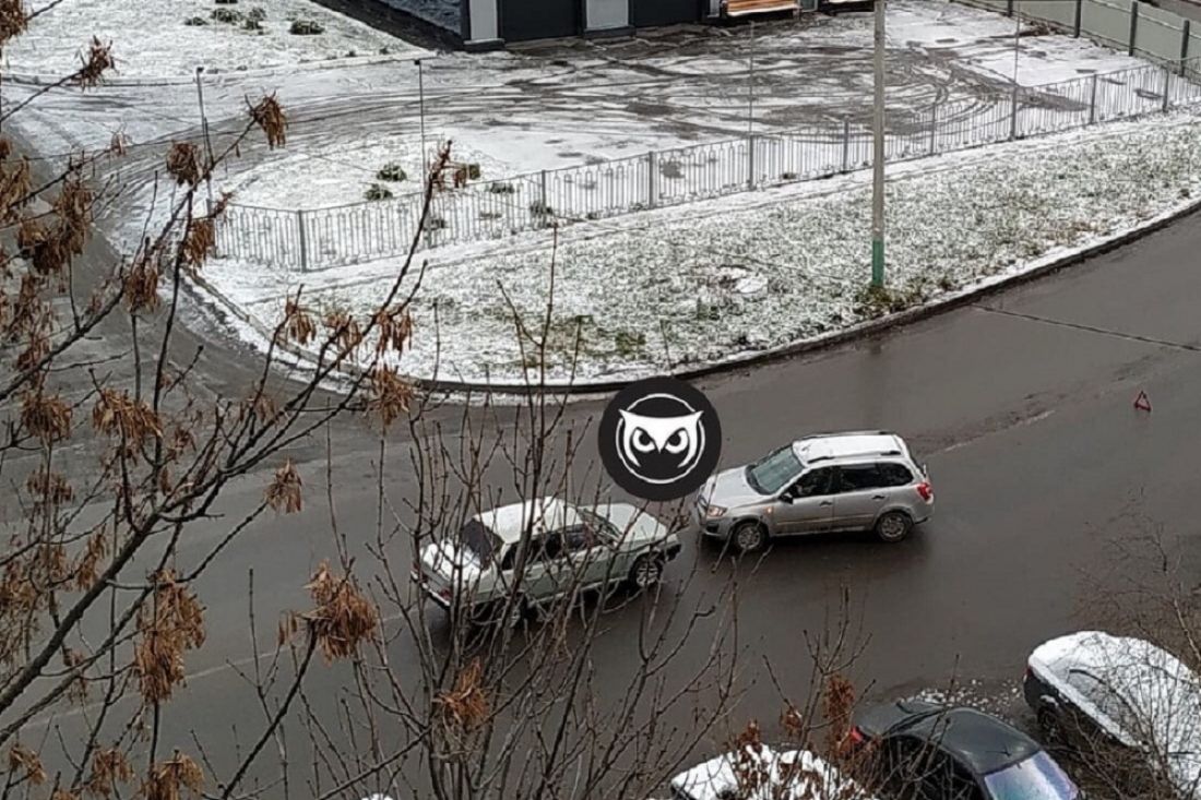 К месту столкновения двух легковушек в Пензе прибыли реанимация, МЧС и ГИБДД