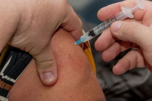 В ВОЗ рассказали, защитит ли прививка от гриппа от COVID-19