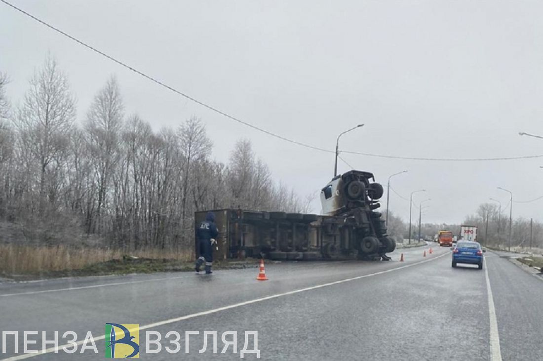Пензенец стал очевидцем сразу двух ДТП с фурами на трассе М-5