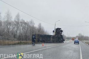 Пензенец стал очевидцем сразу двух ДТП с фурами на трассе М-5